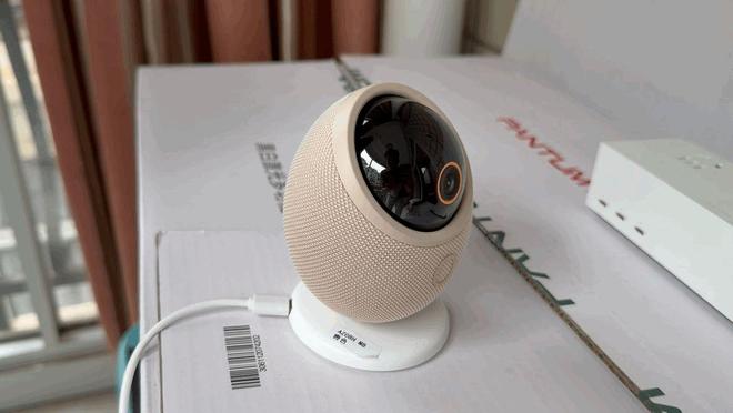 x 测评：AI未来已来具身智能摄像头新守护者j9九游会真人第一品牌华为智选海雀雀蛋Ma(图2)